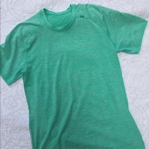 Men’s Lululemon shirt